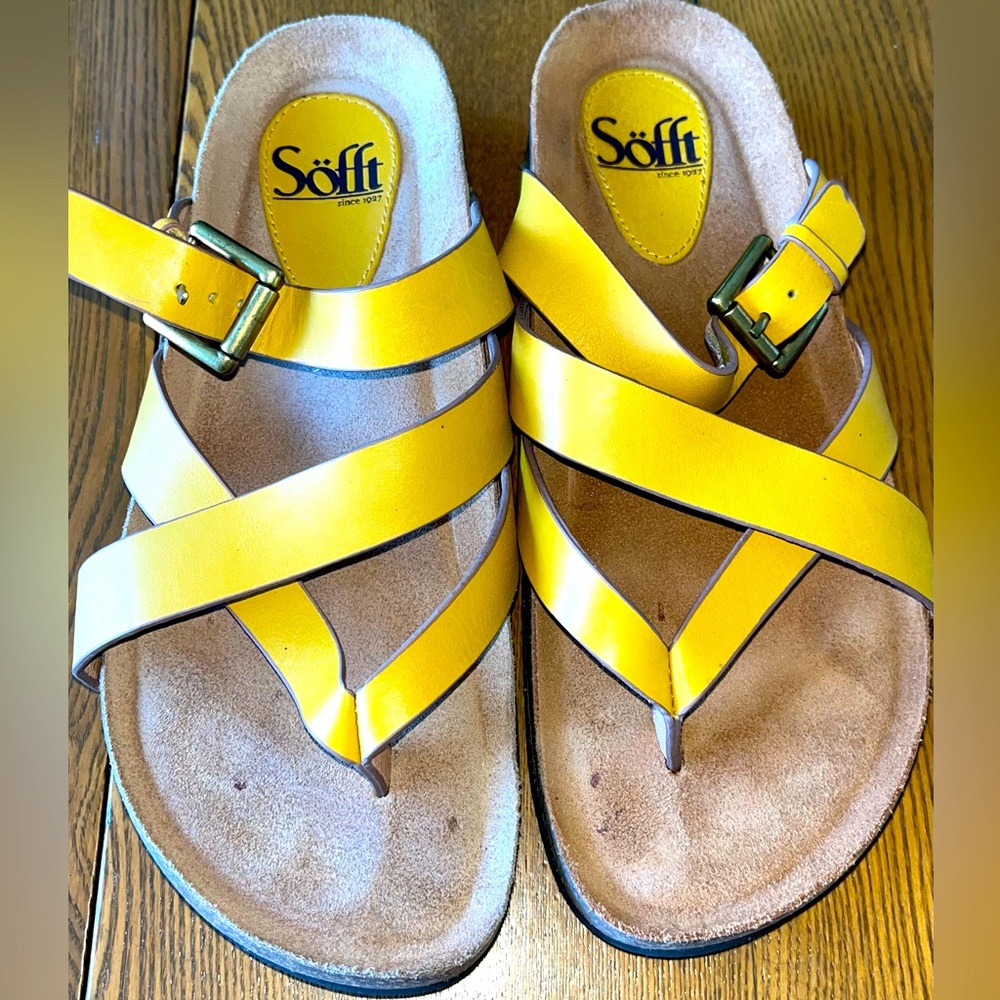 Sofft sandals size 7, mustard color